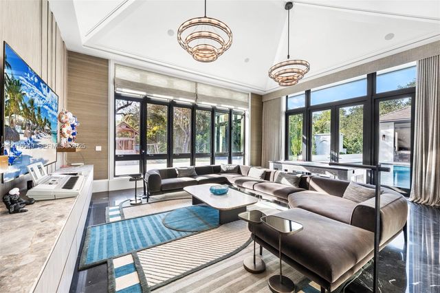 9500 SW 61st Ct, Pinecrest, FL 33156