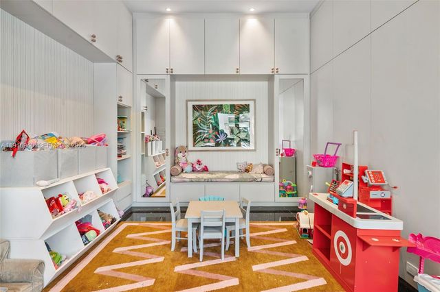 9500 SW 61st Ct, Pinecrest, FL 33156