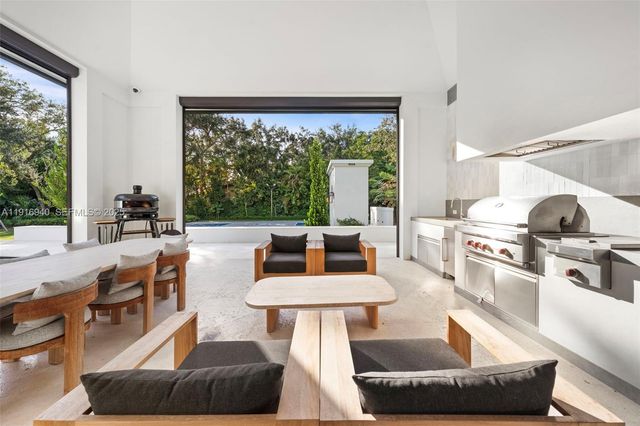 9500 SW 61st Ct, Pinecrest, FL 33156