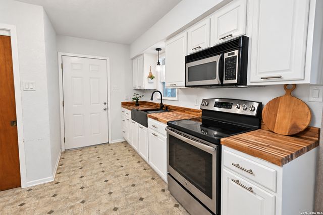 614 E Martindale, Seguin, TX 78155