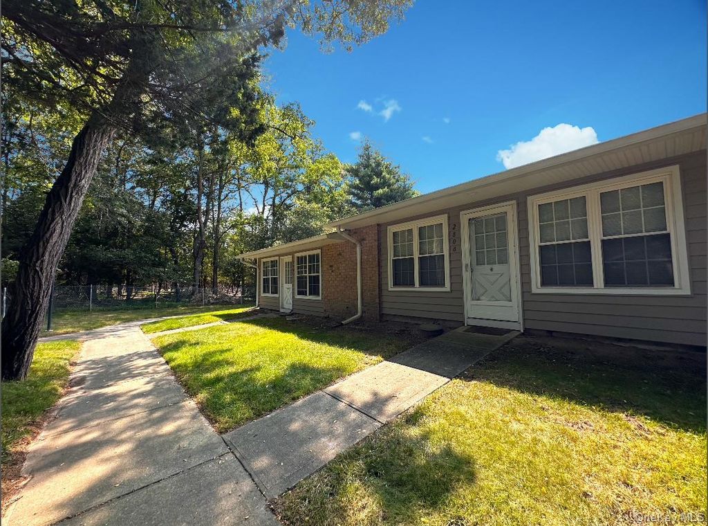 280 Berwick Court B, Ridge, NY 11961
