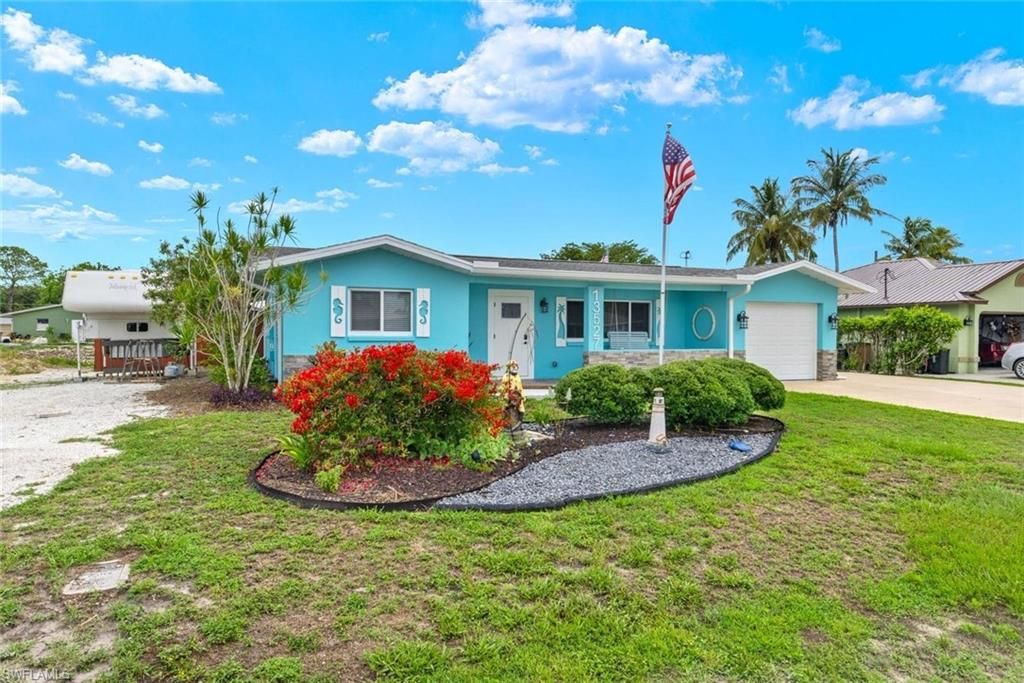 13527 Marquette BLVD, FORT MYERS, FL 33905 — photo 2