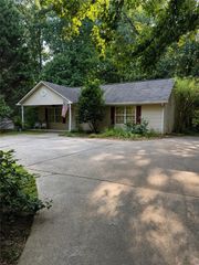 5635 Lakeview Court, Gainesville, GA 30506
