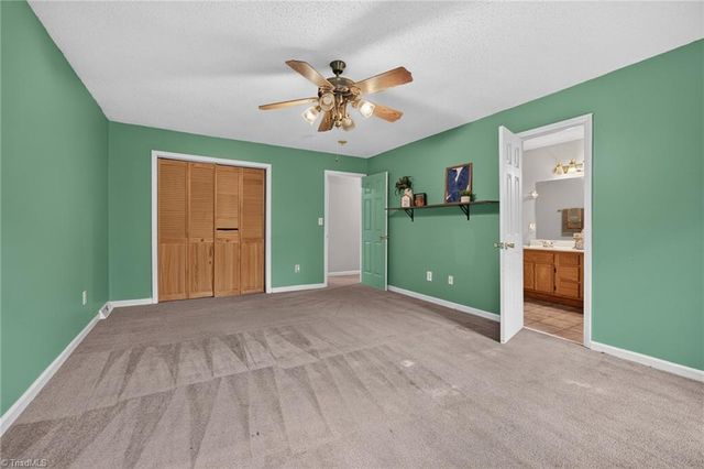 6135 Narrow Way Lane, Winston-salem, NC 27105