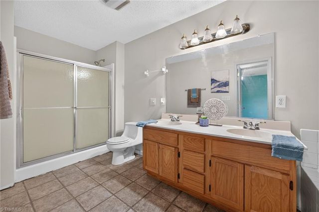 6135 Narrow Way Lane, Winston-salem, NC 27105