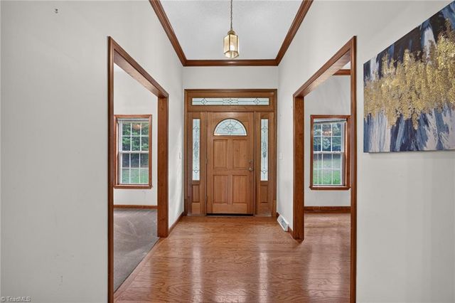 6135 Narrow Way Lane, Winston-salem, NC 27105
