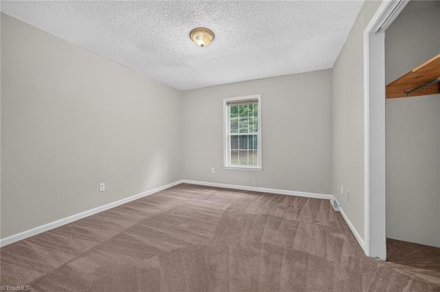 6135 Narrow Way Lane, Winston-salem, NC 27105
