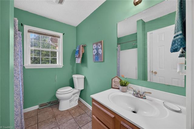 6135 Narrow Way Lane, Winston-salem, NC 27105