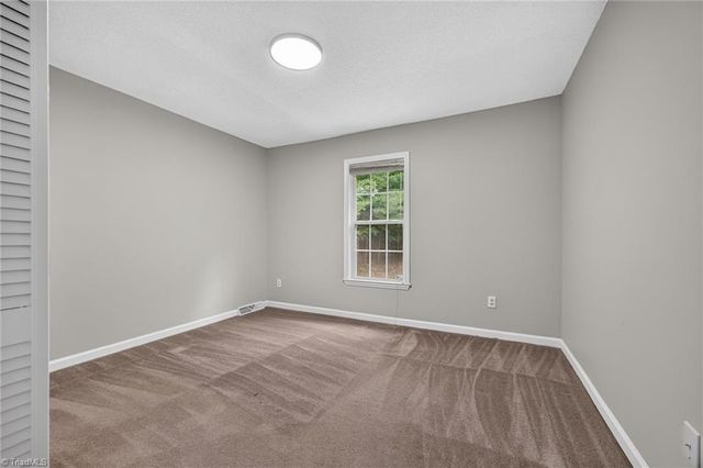 6135 Narrow Way Lane, Winston-salem, NC 27105