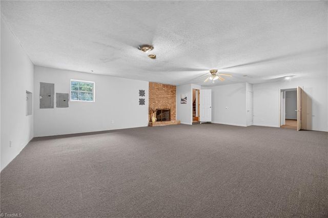 6135 Narrow Way Lane, Winston-salem, NC 27105
