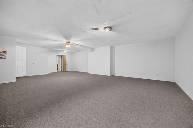 6135 Narrow Way Lane, Winston-salem, NC 27105