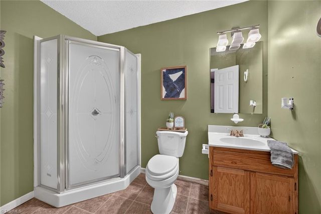 6135 Narrow Way Lane, Winston-salem, NC 27105