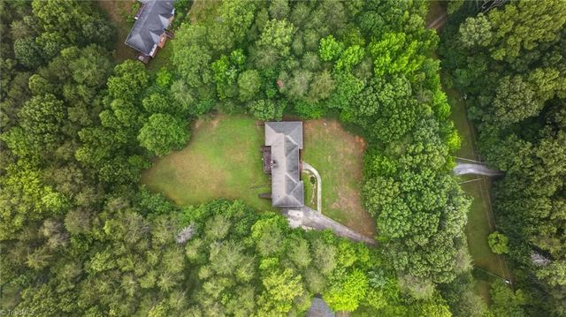 6135 Narrow Way Lane, Winston-salem, NC 27105