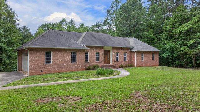 6135 Narrow Way Lane, Winston-salem, NC 27105
