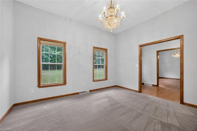 6135 Narrow Way Lane, Winston-salem, NC 27105
