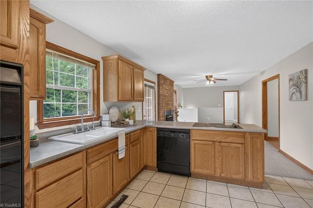 6135 Narrow Way Lane, Winston-salem, NC 27105