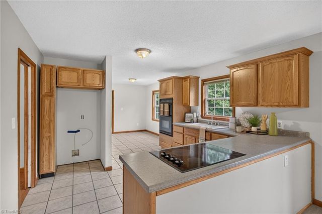 6135 Narrow Way Lane, Winston-salem, NC 27105