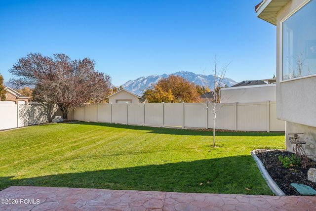 11694 S Stone Crest Circle, Riverton, UT 84065