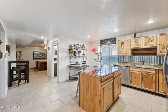 11694 S Stone Crest Circle, Riverton, UT 84065