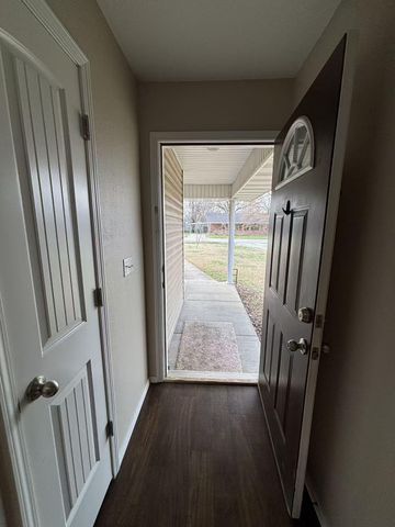 1660 N Marlan Avenue, Springfield, MO 65803