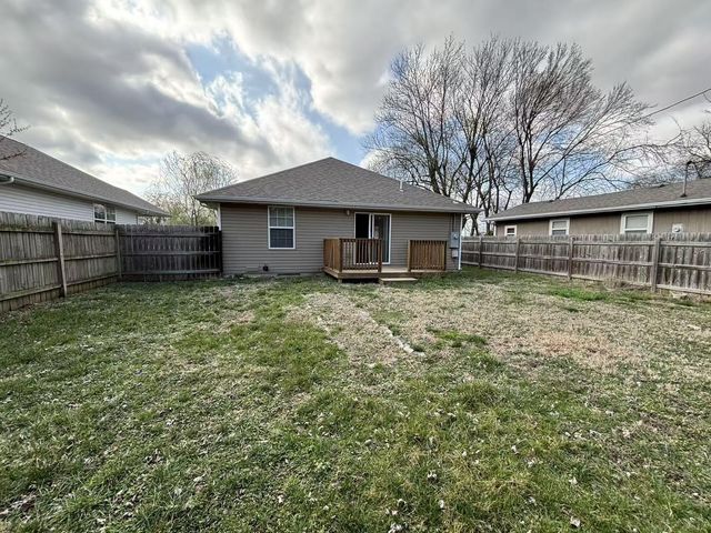 1660 N Marlan Avenue, Springfield, MO 65803