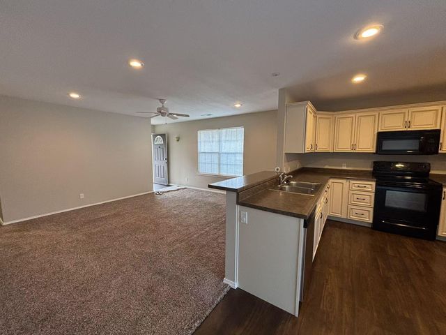 1660 N Marlan Avenue, Springfield, MO 65803