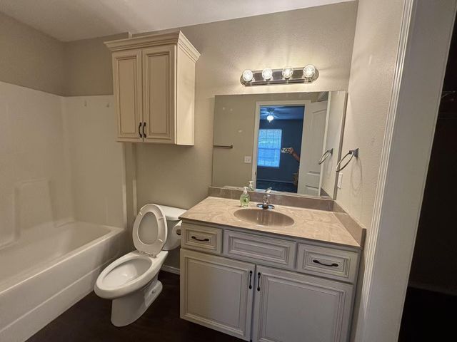 1660 N Marlan Avenue, Springfield, MO 65803