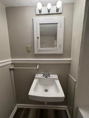 255 College Avenue, Valparaiso, IN 46383