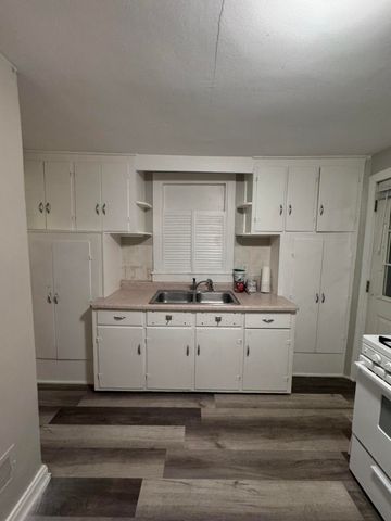 255 College Avenue, Valparaiso, IN 46383