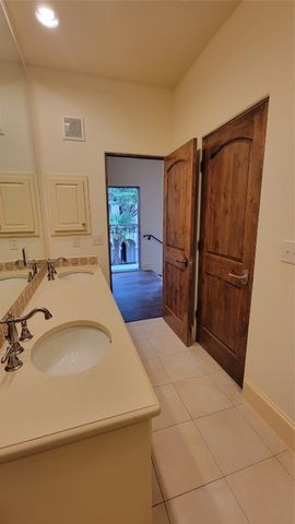 2510 N Henderson 2, Dallas, TX 75206