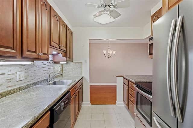 5600 Munhall Rd 902, Squirrel Hill, PA 15217