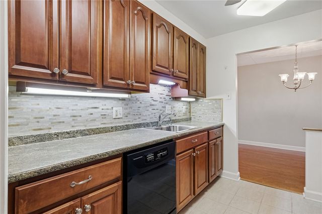 5600 Munhall Rd 902, Squirrel Hill, PA 15217