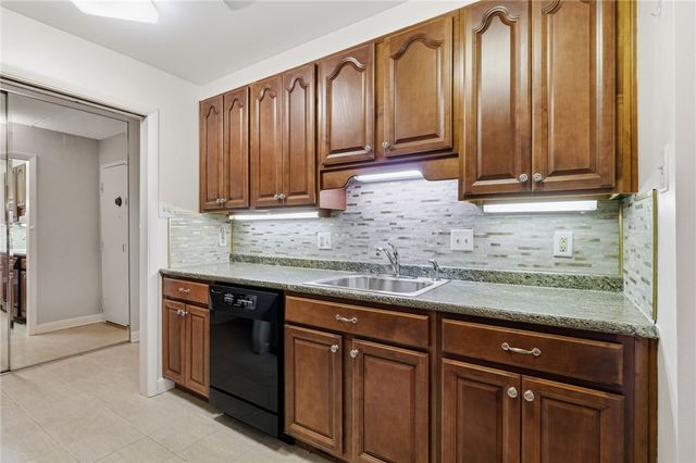 5600 Munhall Rd 902, Squirrel Hill, PA 15217