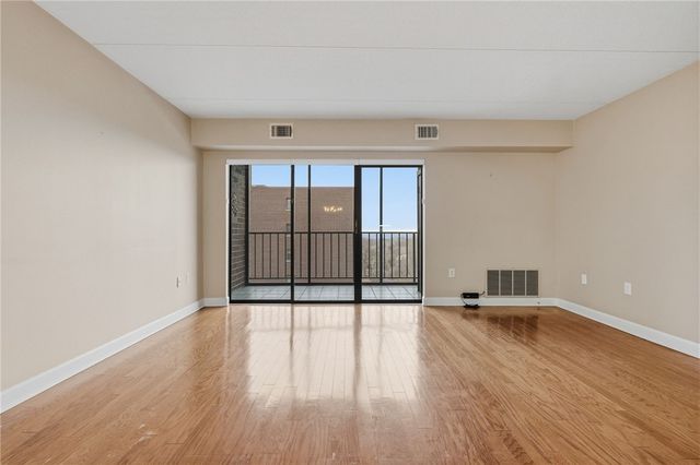 5600 Munhall Rd 902, Squirrel Hill, PA 15217