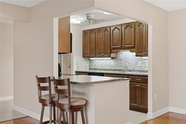 5600 Munhall Rd 902, Squirrel Hill, PA 15217