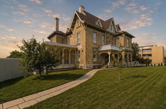 220 St Lawrence AVENUE, Janesville, WI 53545