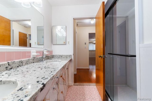 28031 Lorraine Avenue, Warren, MI 48093