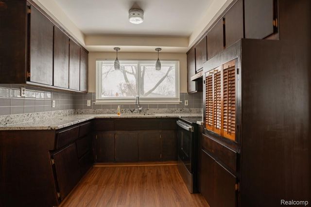 28031 Lorraine Avenue, Warren, MI 48093