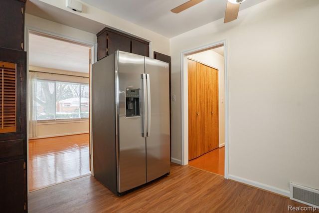 28031 Lorraine Avenue, Warren, MI 48093