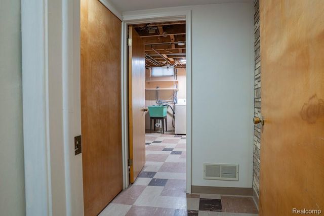 28031 Lorraine Avenue, Warren, MI 48093