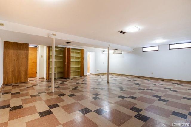 28031 Lorraine Avenue, Warren, MI 48093