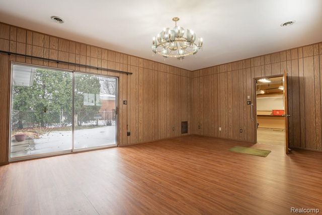 28031 Lorraine Avenue, Warren, MI 48093