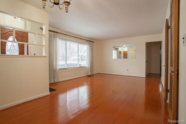 28031 Lorraine Avenue, Warren, MI 48093