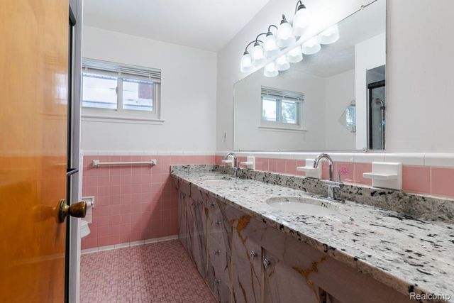 28031 Lorraine Avenue, Warren, MI 48093