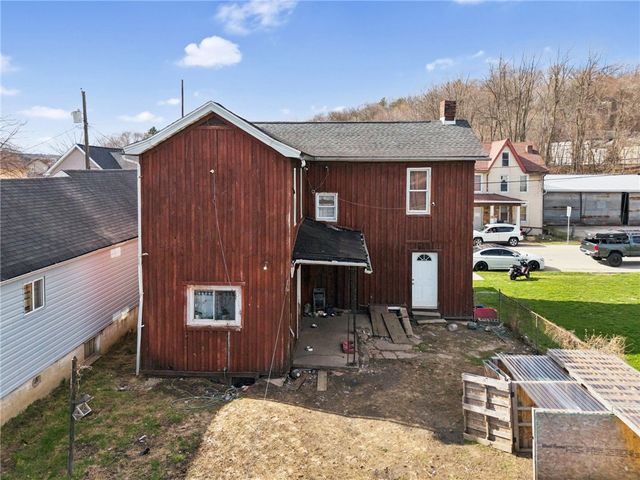 6 S 13th St, Jeannette, PA 15644