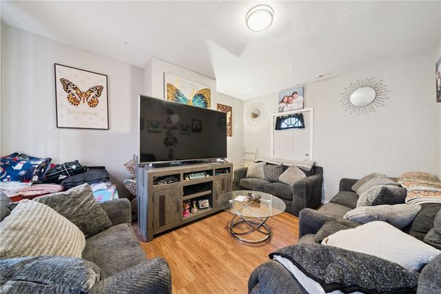 6 S 13th St, Jeannette, PA 15644