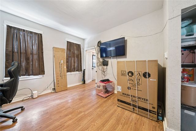 6 S 13th St, Jeannette, PA 15644