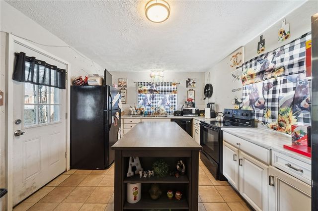 6 S 13th St, Jeannette, PA 15644