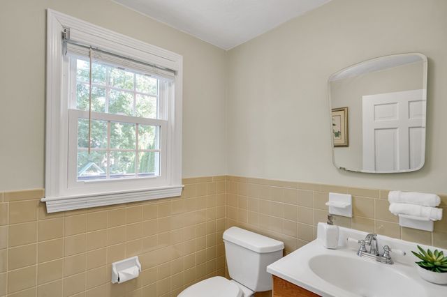 8 Barry Dr, Framingham, MA 01702