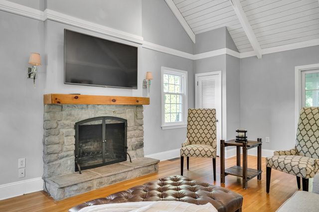 8 Barry Dr, Framingham, MA 01702
